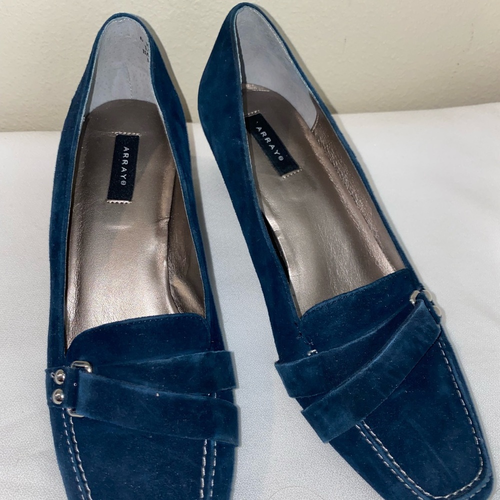 Size 6M Array shoes never used, rubber sole approx 1.5 inches heel